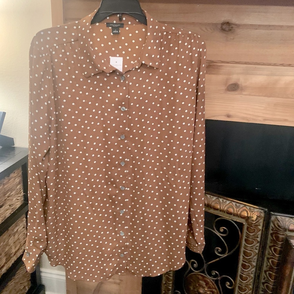 Ann Taylor women’s blouse brand new.  Smoke and pet free home.